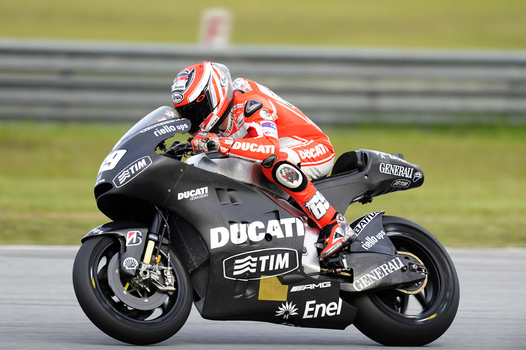 013112-motogp-sepang-test-ducati-desmosedici-gp12-hayden-04.jpg