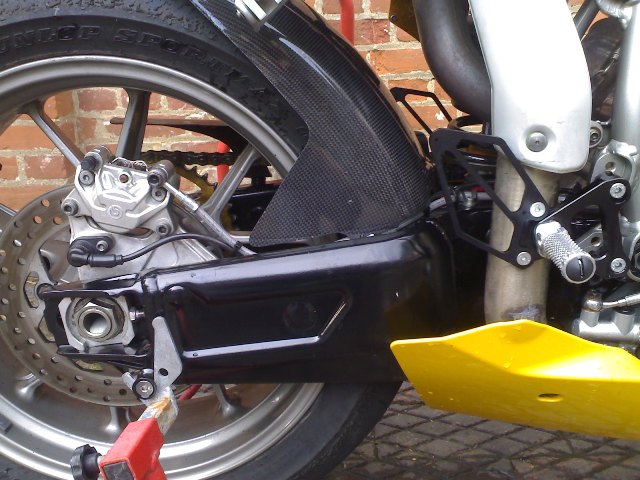05 Swingarm on 03 999.jpg