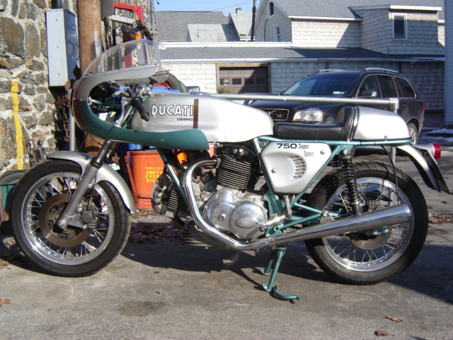 1974 Ducati 750ss left.JPG