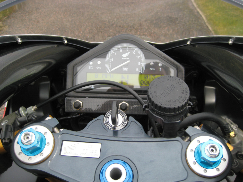 1998-Honda-TT100-FireBlade-Evolution-EVOBlade-dash.jpg