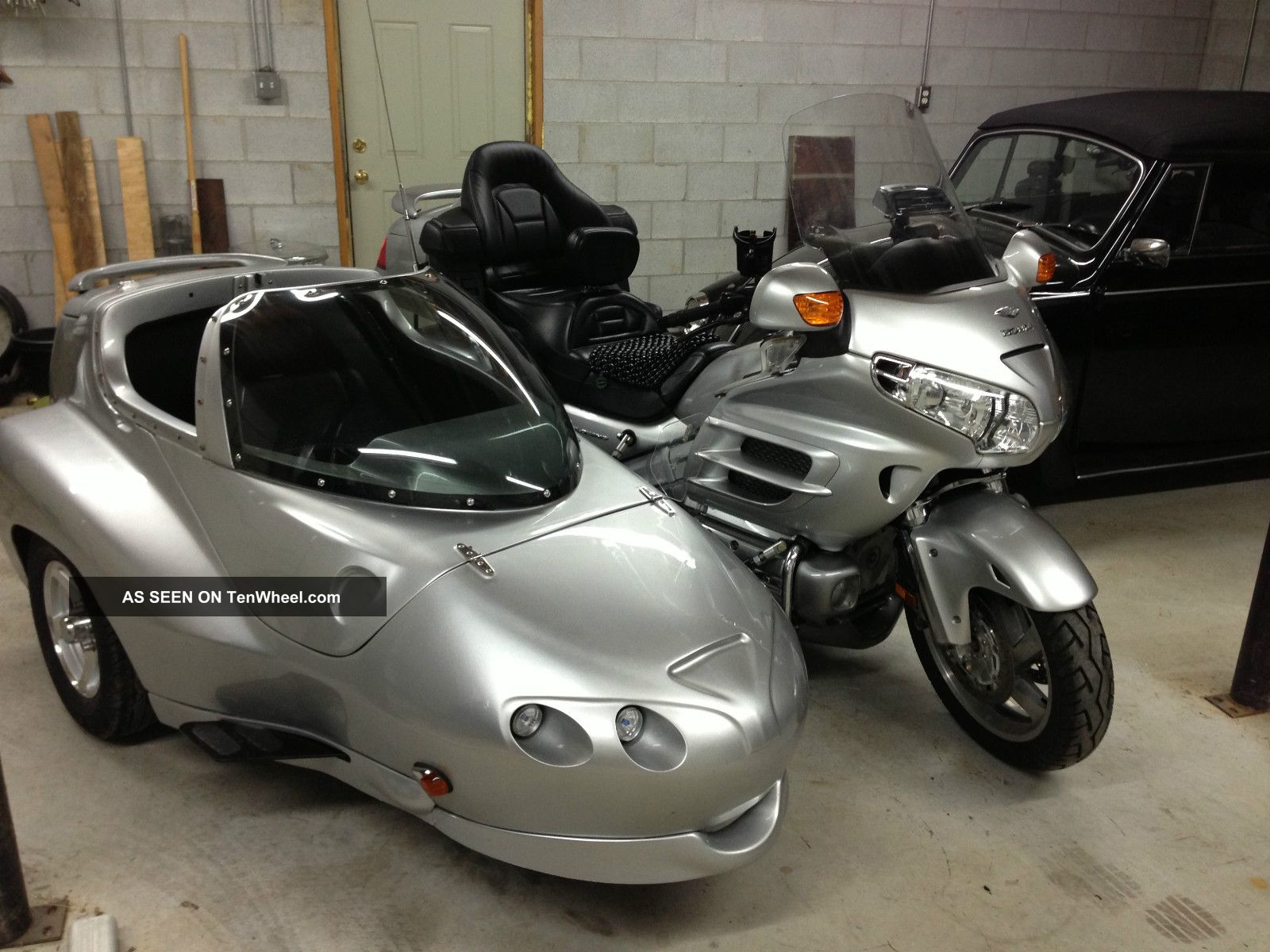 2005_honda_goldwing_with_hannigan_gtl_sidecar_1_lgw.jpg