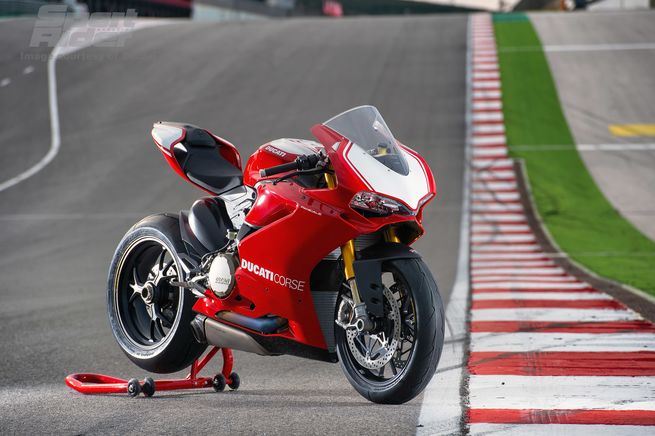 2015-ducati-panigale-r-1.jpg