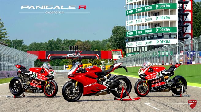 2015-ducati-panigale-r-superbike-presentation-1.jpg
