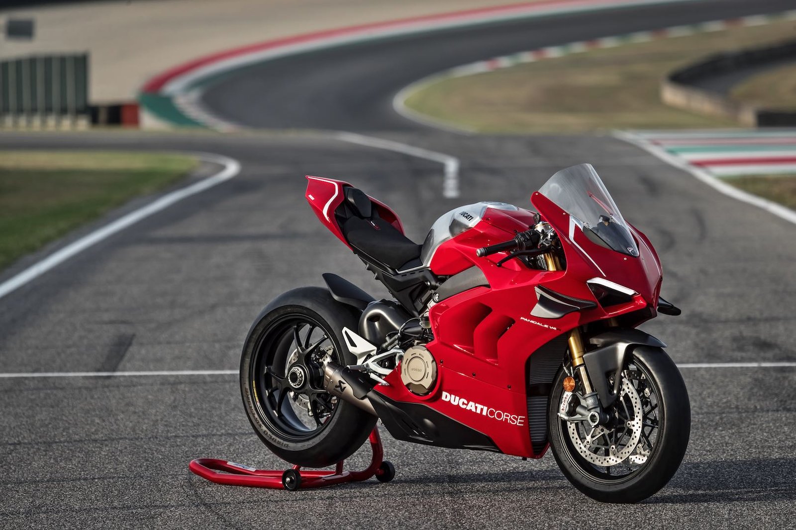 2019-ducati-panigale-v4-r-first-look-preview-7.jpg