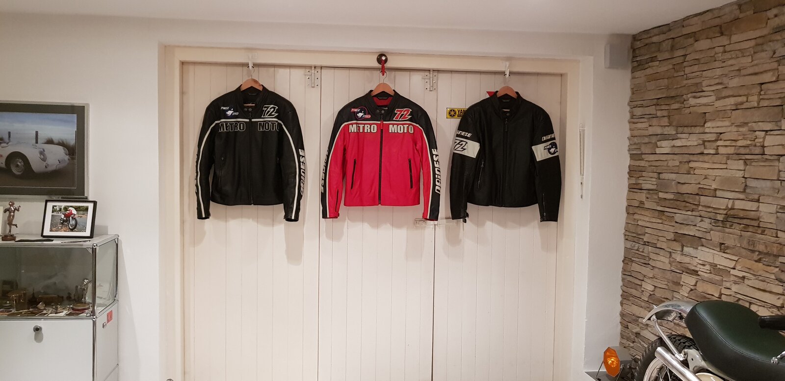 20220505_metromoto black & red.jpg