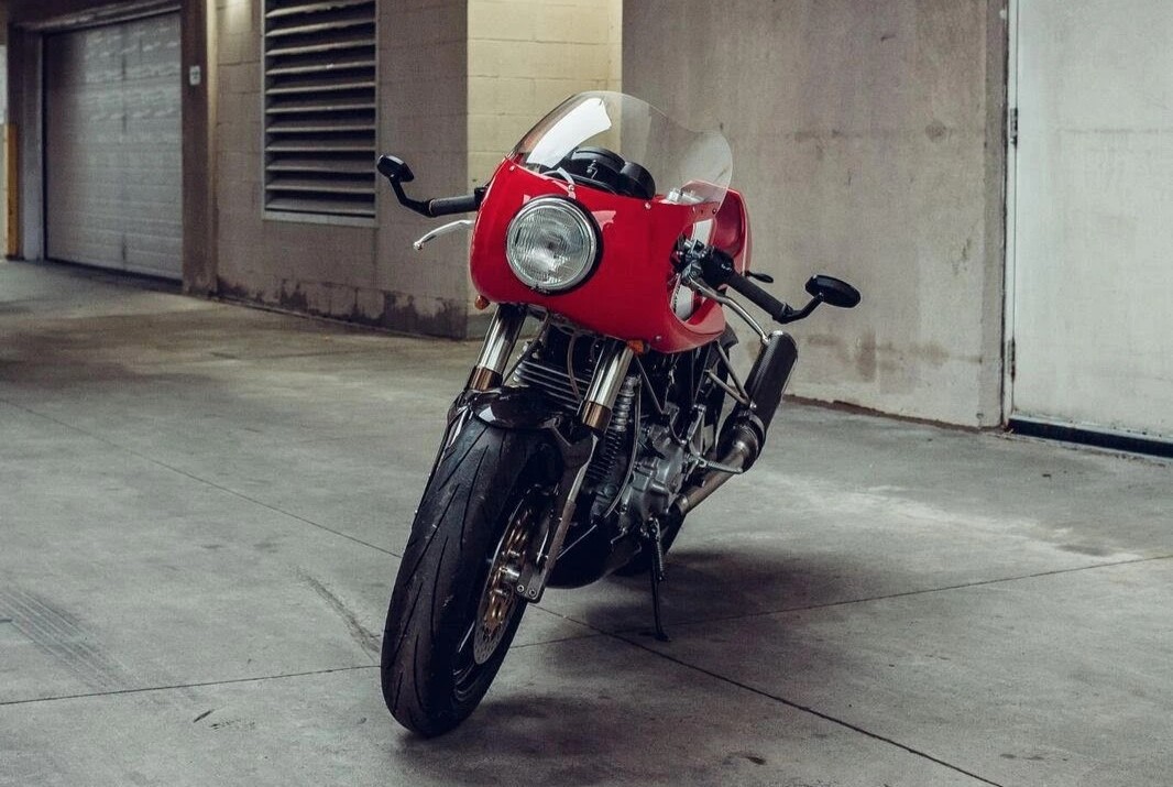 5db898e1d3ef7_ducati_walt_siegl_leggero_-_800ss_15571975528764daunnamed-3.jpg