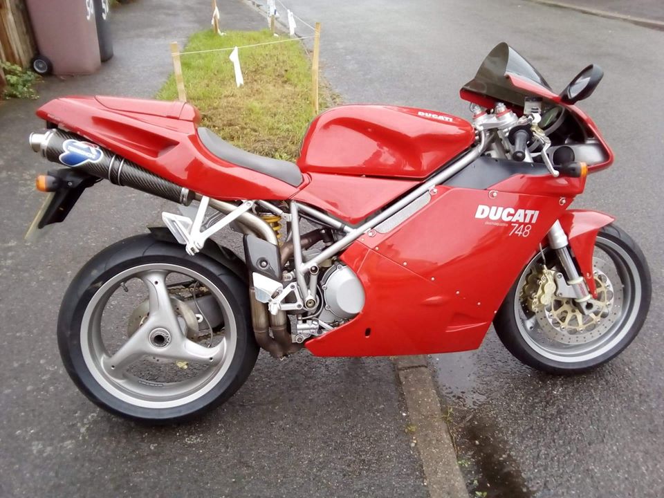 748Mono.jpg