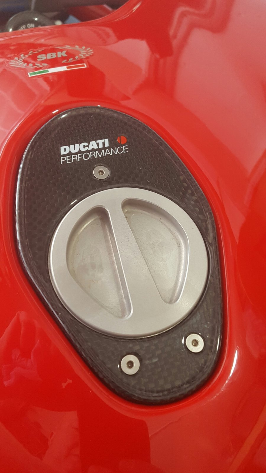 749 Fuel Cap 1.jpg