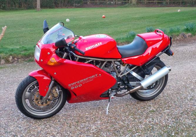 900ss with ventura rack.jpg