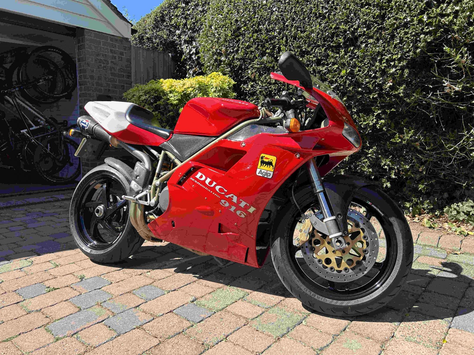 916-small.jpg