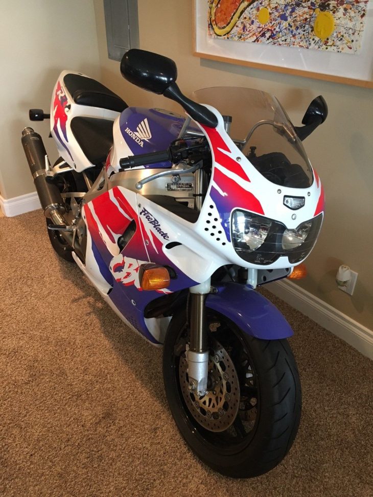 94CBR900RR-730x973.jpg