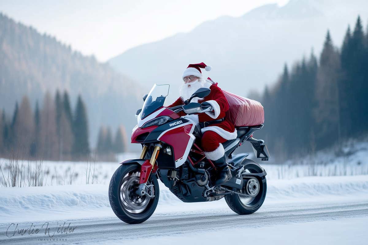 a-very-merry-multistrada-christmas_1200px.jpg