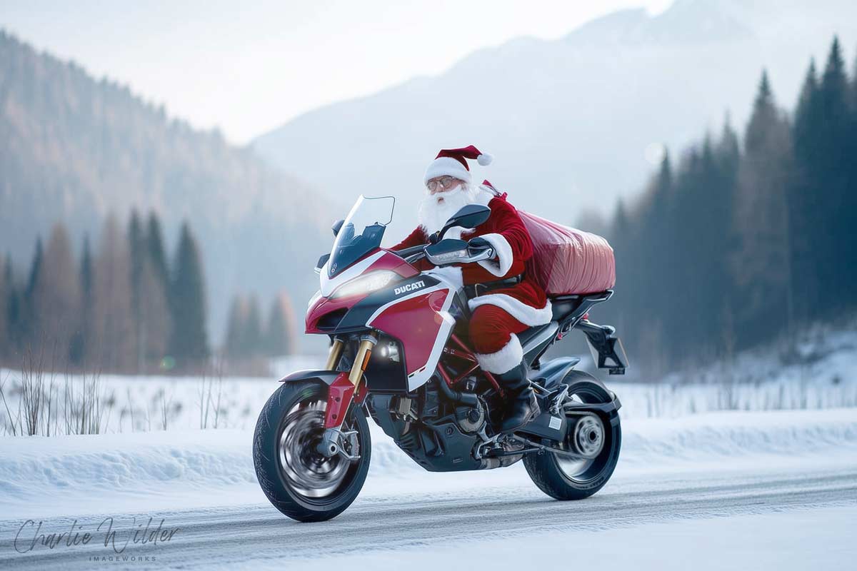 a-very-merry-multistrada-christmas_with-lights.jpg