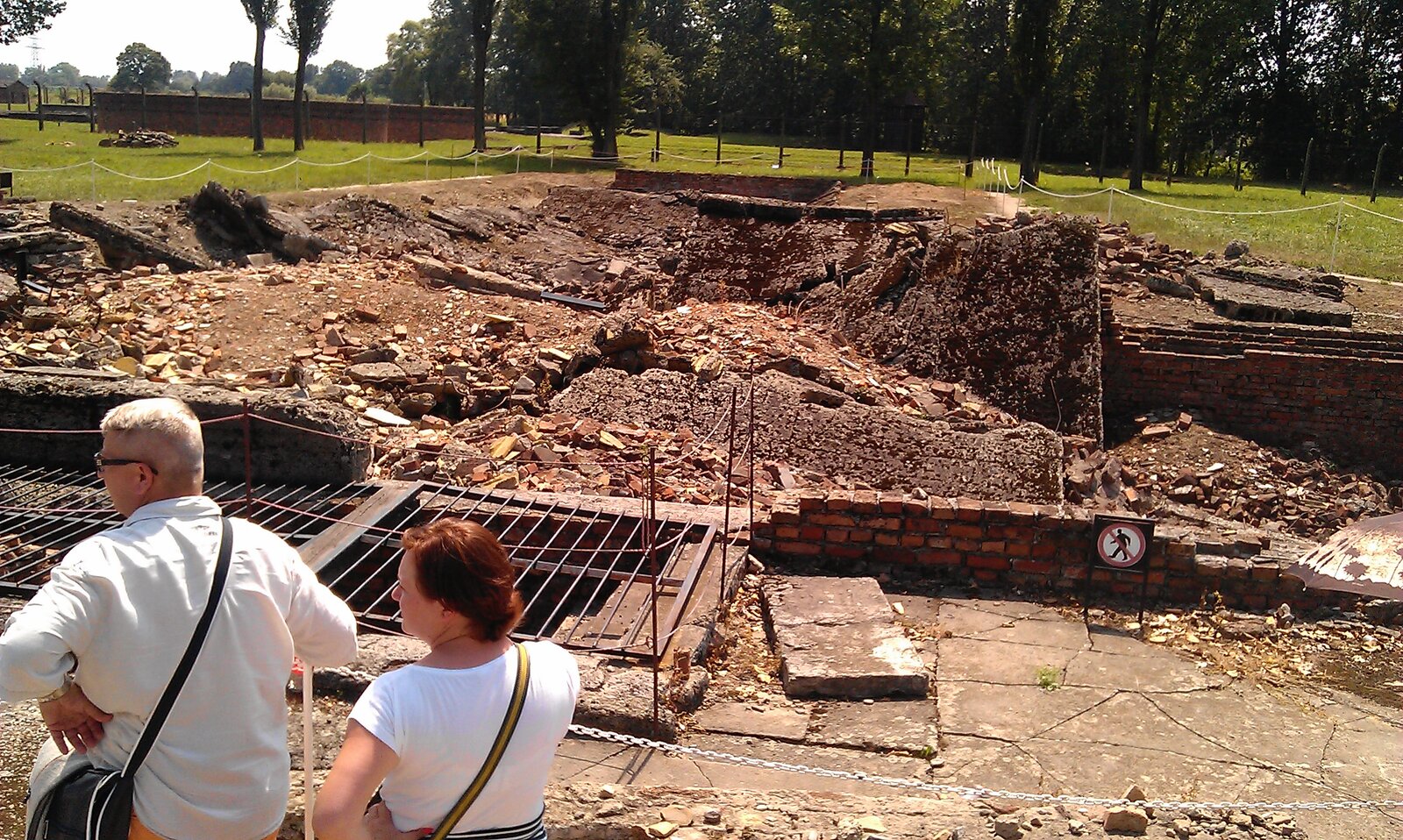 Ausch birkenau - gas chambers - 18-07-15 .jpg