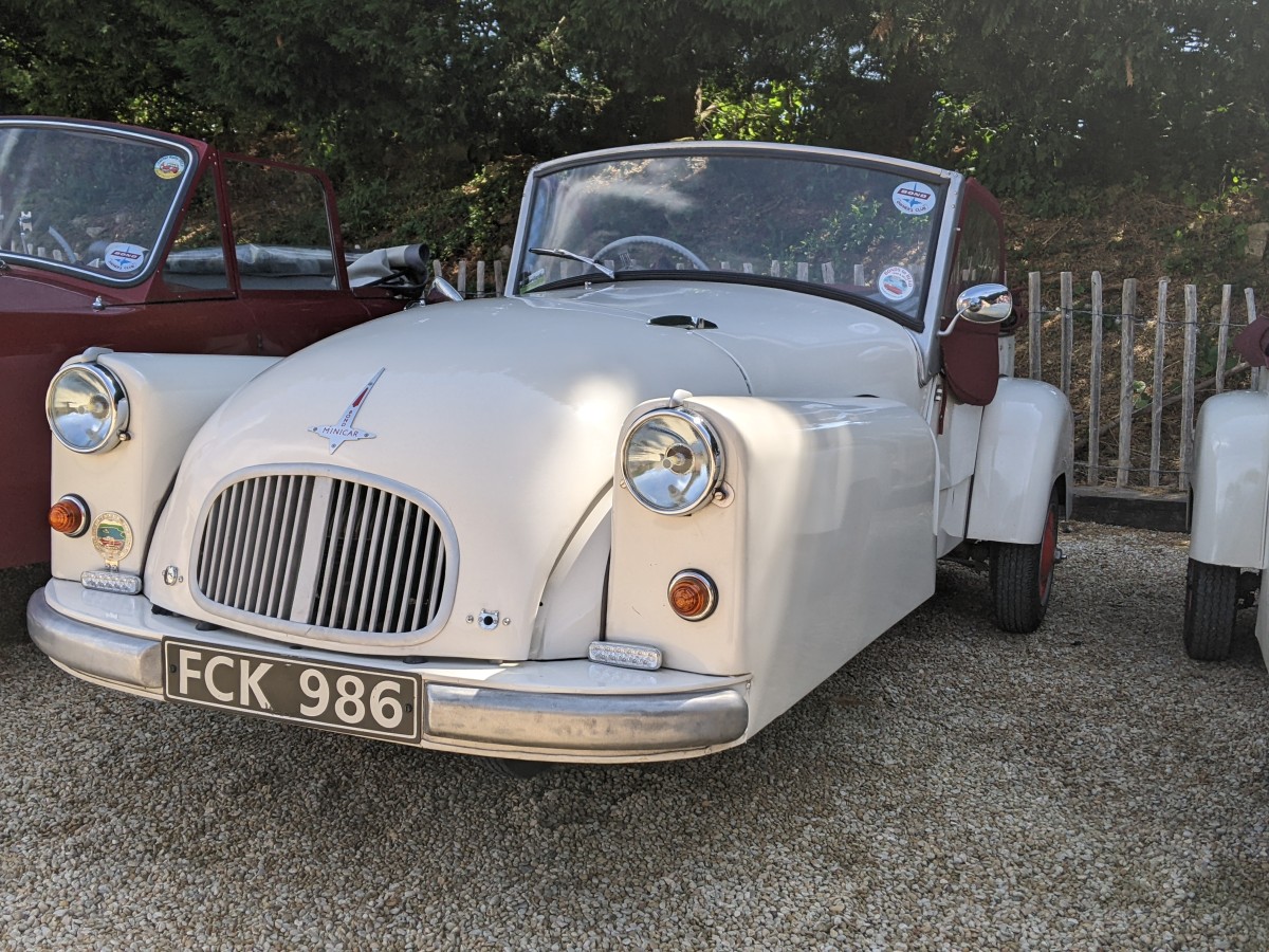 bondMiniCar.jpg