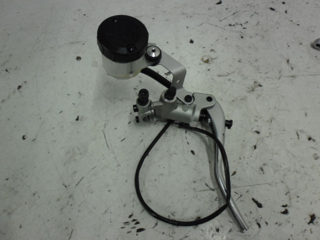 Brake Master Cylinder (Front) 1.JPG