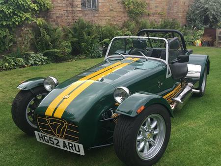 caterham-seven-caterham-7-vert_6387767965.jpg