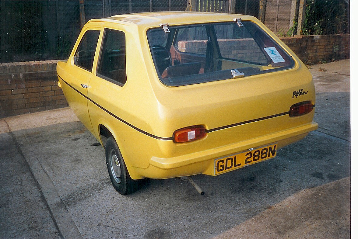 dads old reliant 1..jpg
