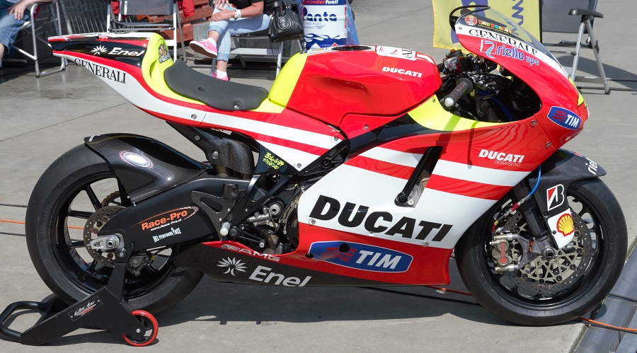 desmo 1.jpg