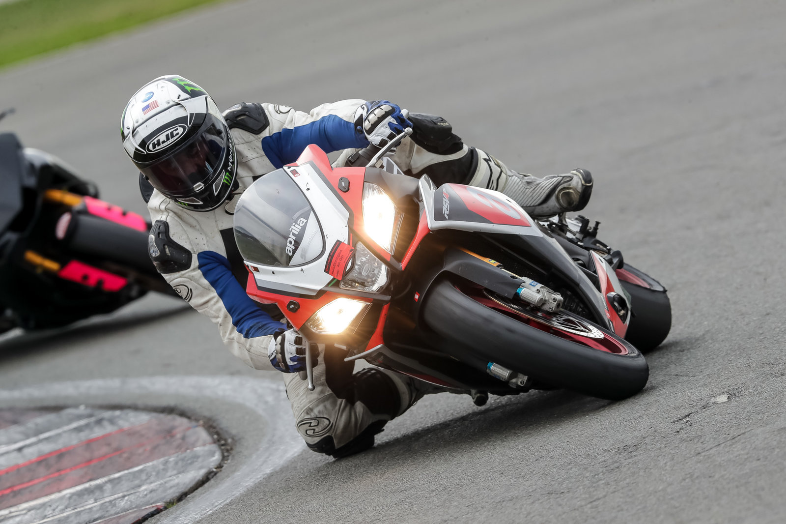 downloadz_041018_2717_donington_park.jpg