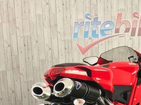 Duc Exhaust 2.jpg