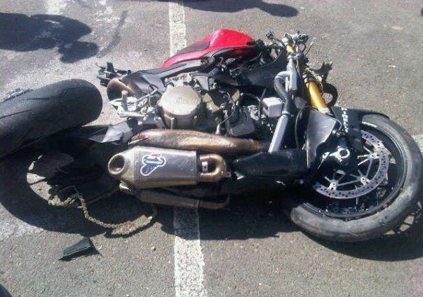 ducati-1199-panigale-crash-wrecked-incidente-5.jpeg