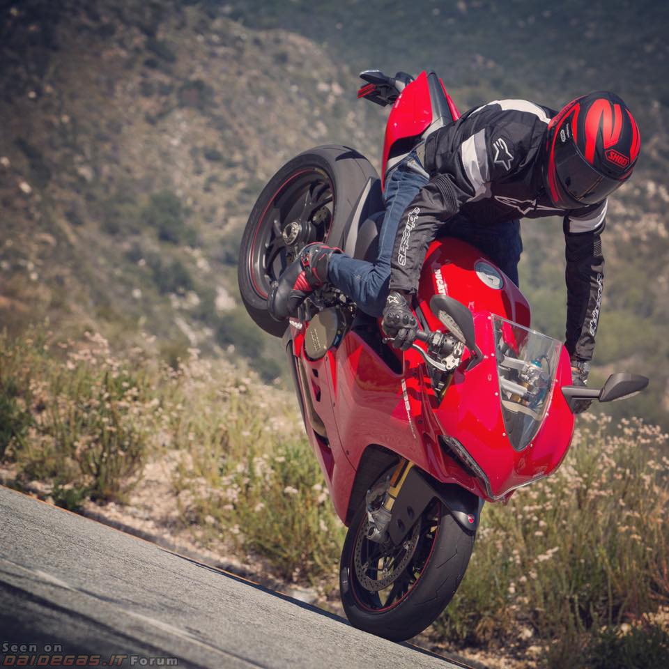 ducati-1299-stoppie.jpg