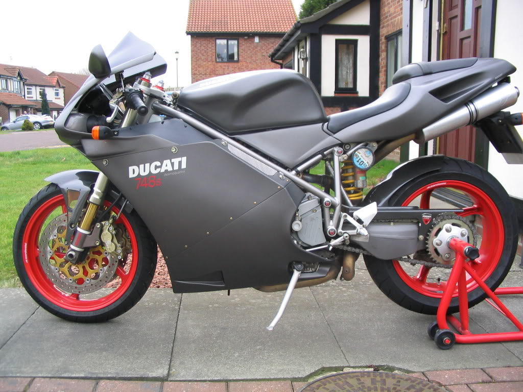 ducati-748-s-2002-4.jpg