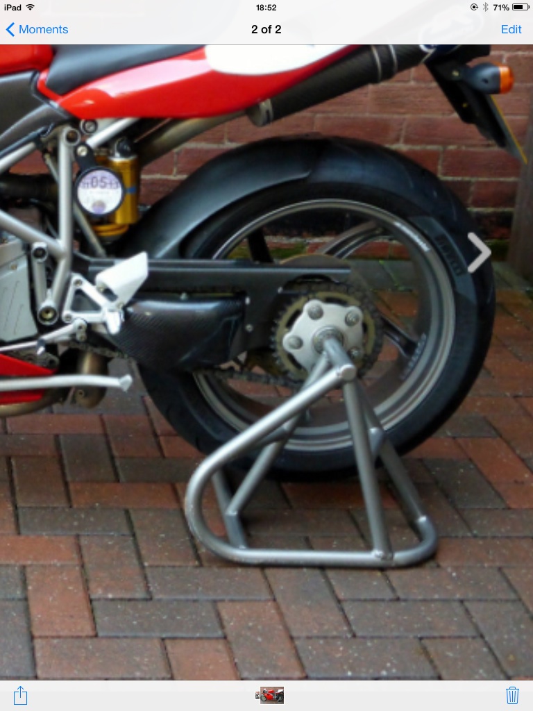 ducati 748R stand.jpg