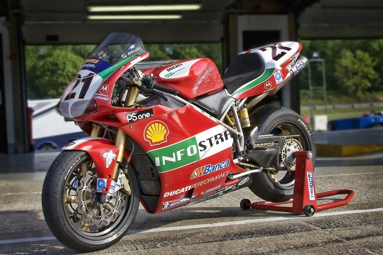 Ducati 998 Bayliss at Brands .jpg