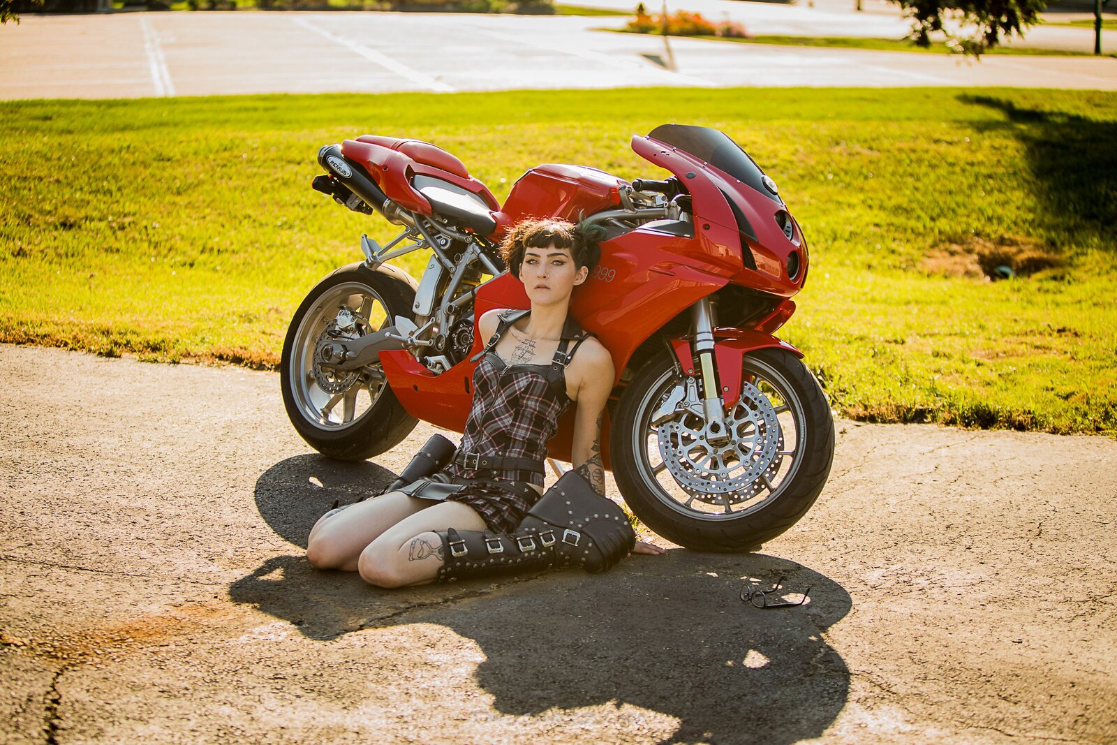 ducati-999-hot-suicide-girl-5.jpg