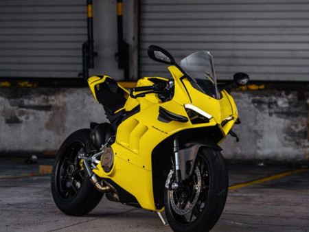 ducati-panigale-ducati-panigale-v4-jaune_151883408.jpg