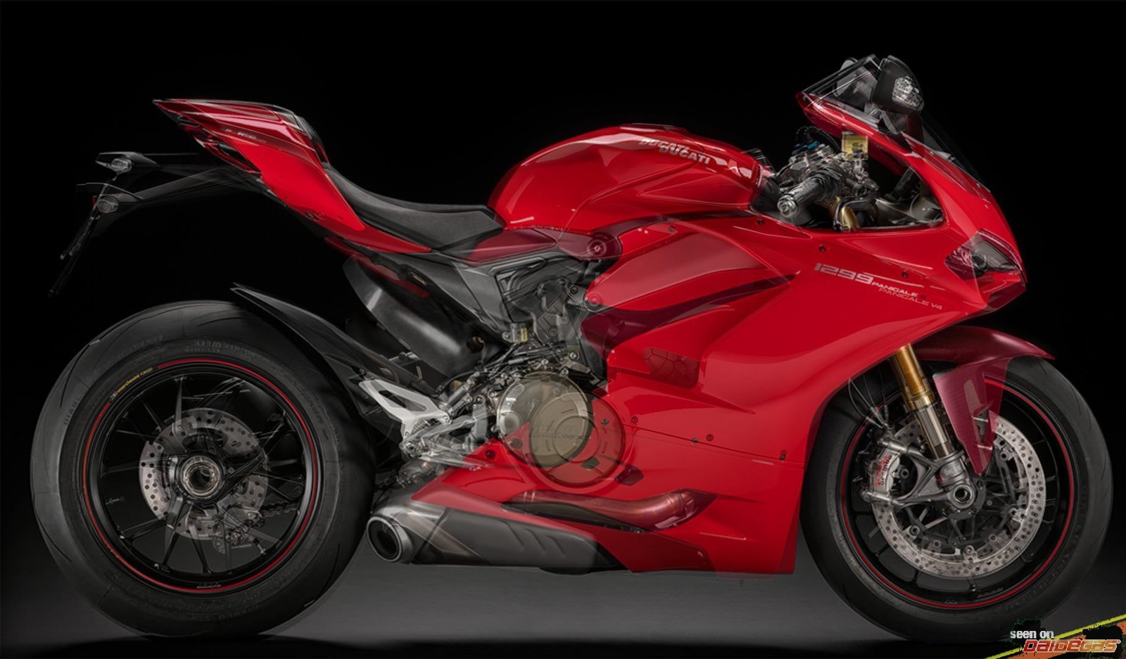 ducati-panigale-v2-vs-v4.jpg