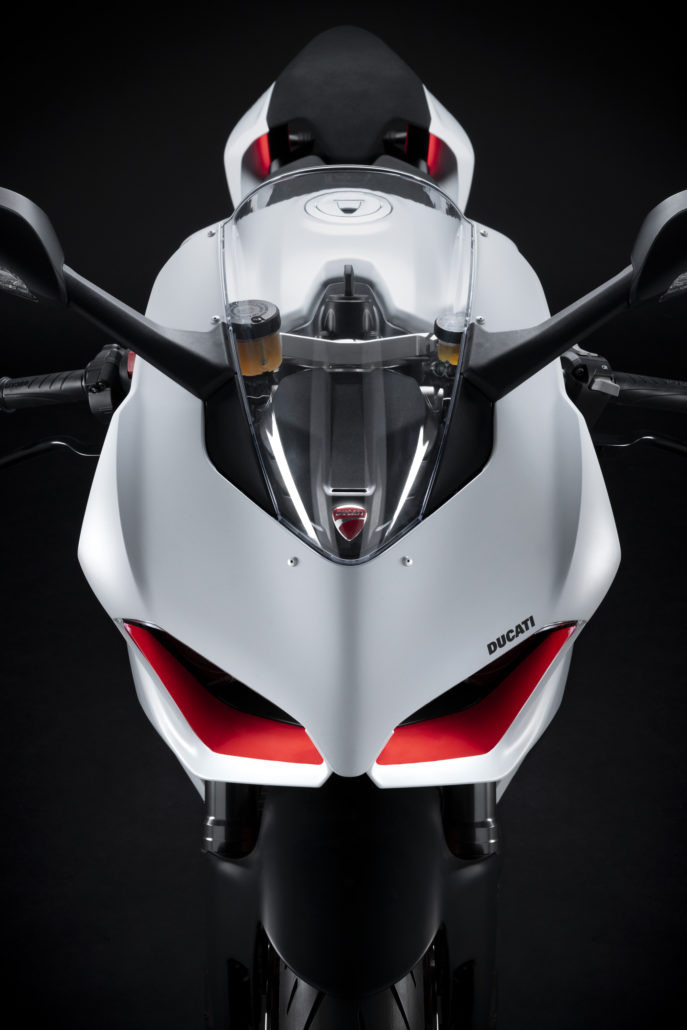 Ducati-Panigale-V2-White-Rosso-2020-MN-APP-14-687x1030.jpg