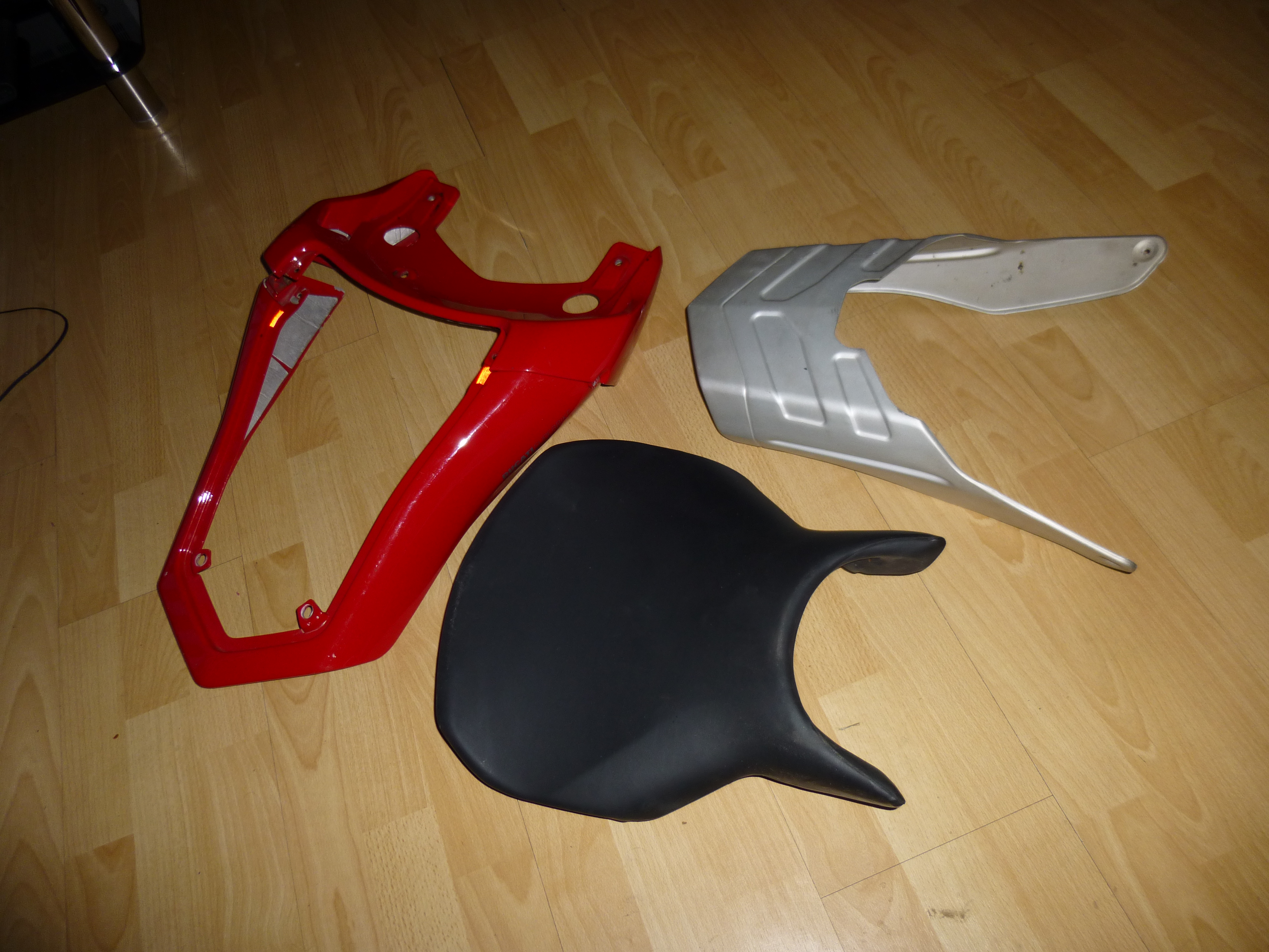 ducati seat unit 001.JPG
