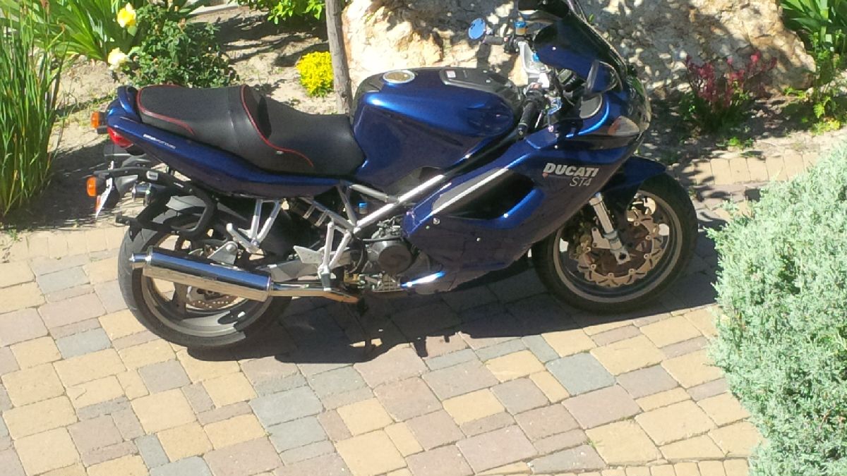 Ducati side view wo paniers.jpg