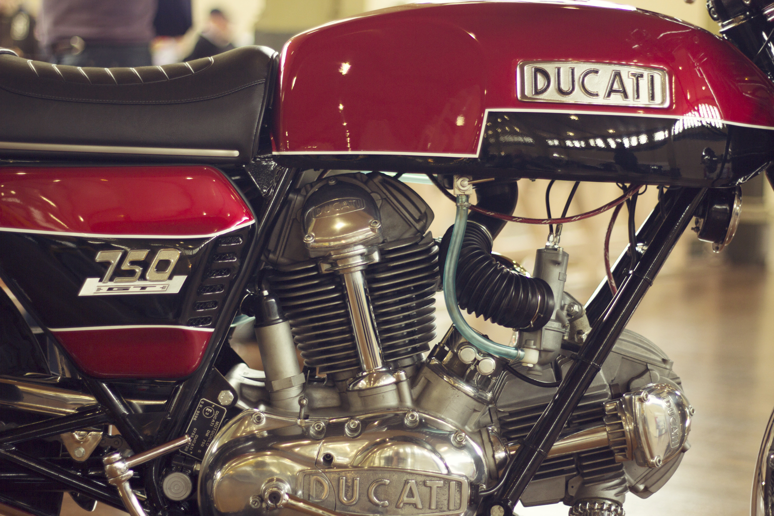 Ducati_750gt_3.jpg
