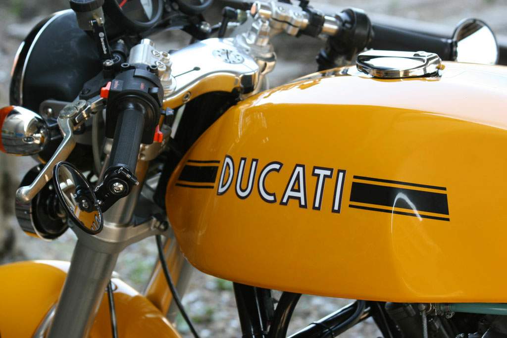 ducati_900gts_77_03.jpg