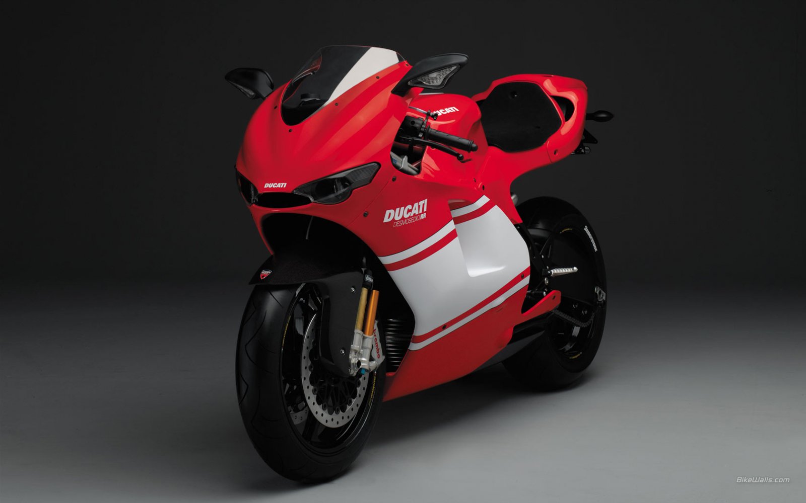 Ducati_Desmosedici_RR_prototype_2006_01_1680x1050.jpg