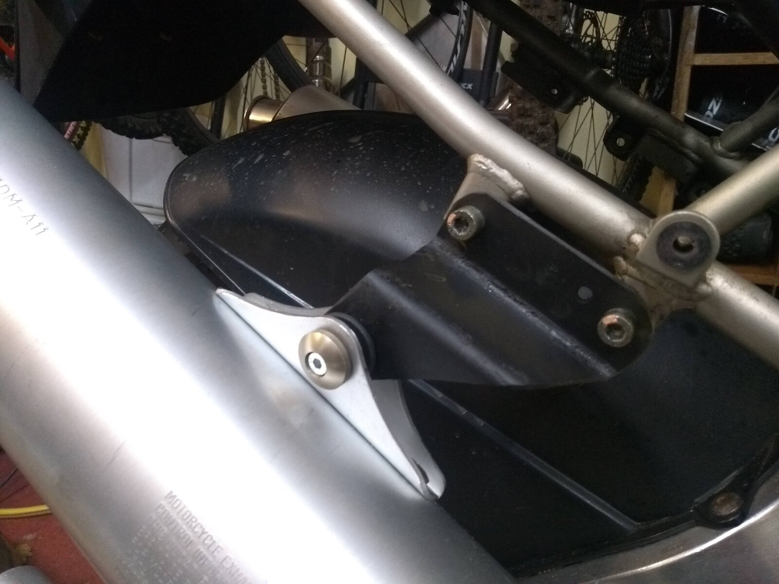 exhaust bracket.jpg