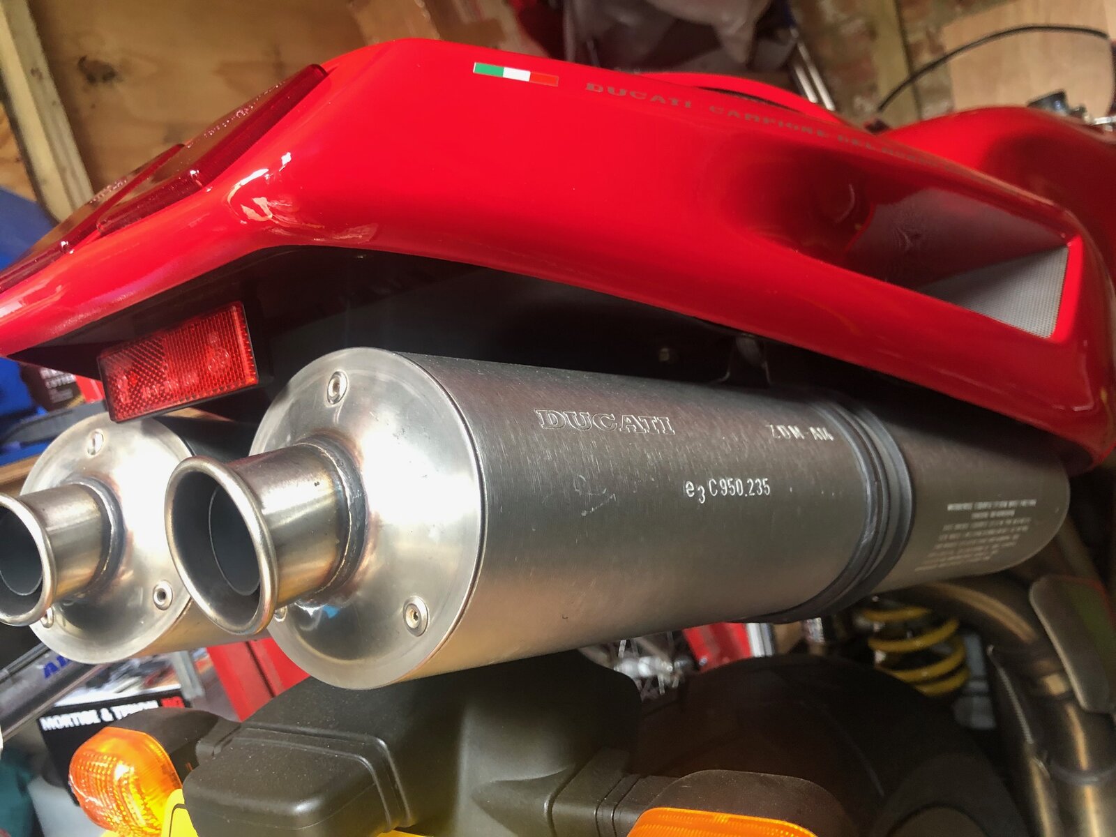 Exhaust.jpg