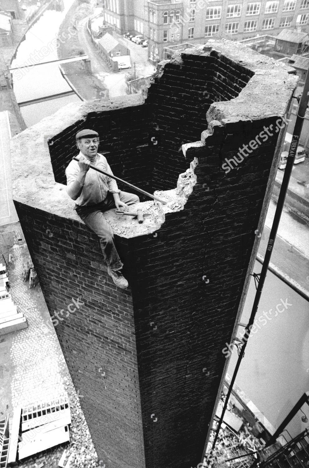 fred-dibnah-steeplejack-1970s-v0-y59vlpzwus7c1.jpg