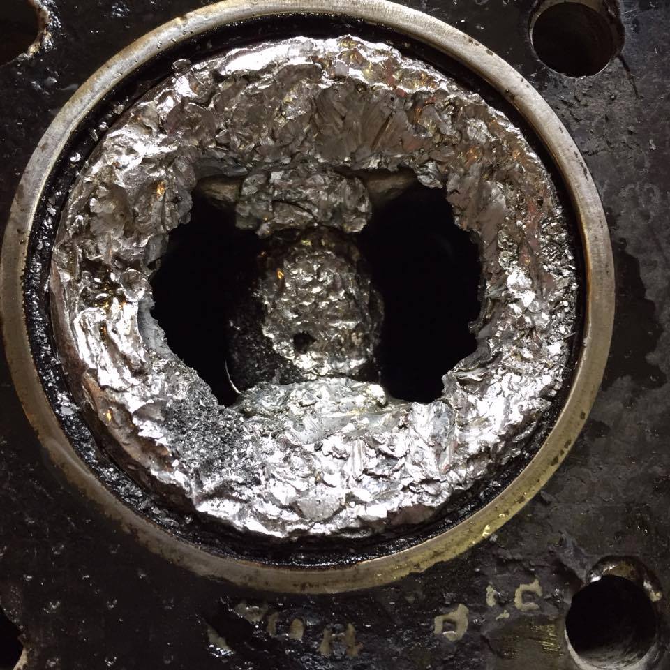 Fucked 1098 engine 1.jpg