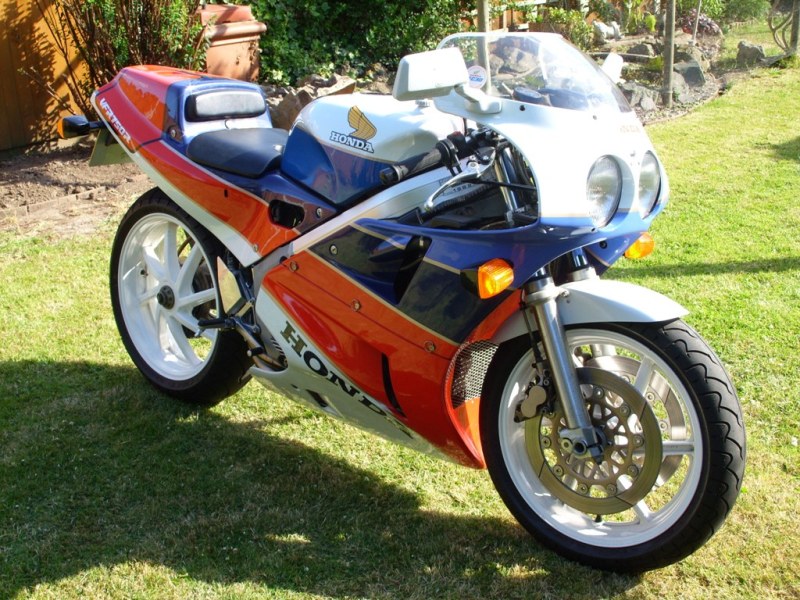 Honda RC30 022.jpg