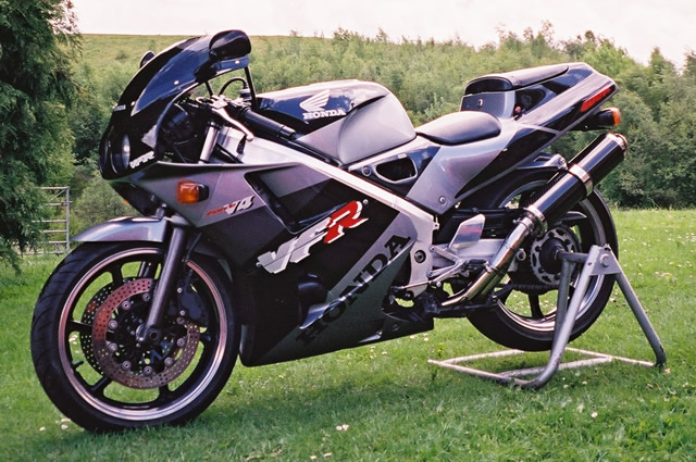 honda-vfr400-nc30-3.jpg