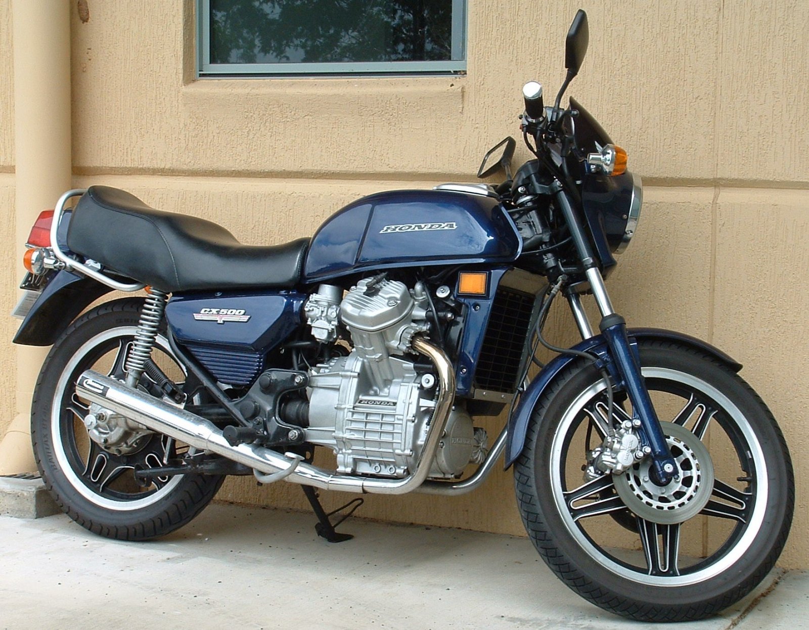 Honda_cx500_1981_blue_rhs.jpg