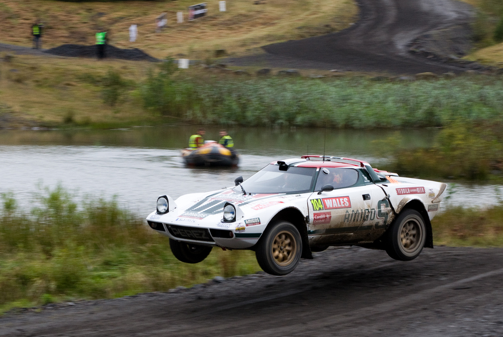 lancia-stratos-jumping.jpg