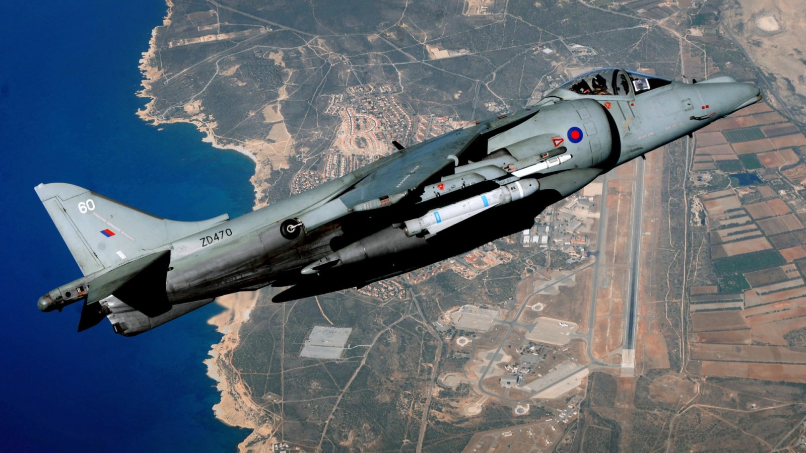 Luis_Holden_Defence_Images_Photo_10.jpg