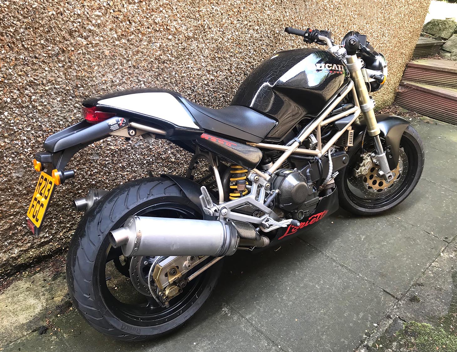 M900 Duc.jpg