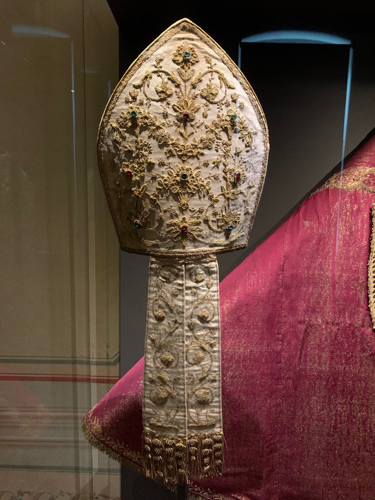Mitra-museo-opera-duomo.jpg